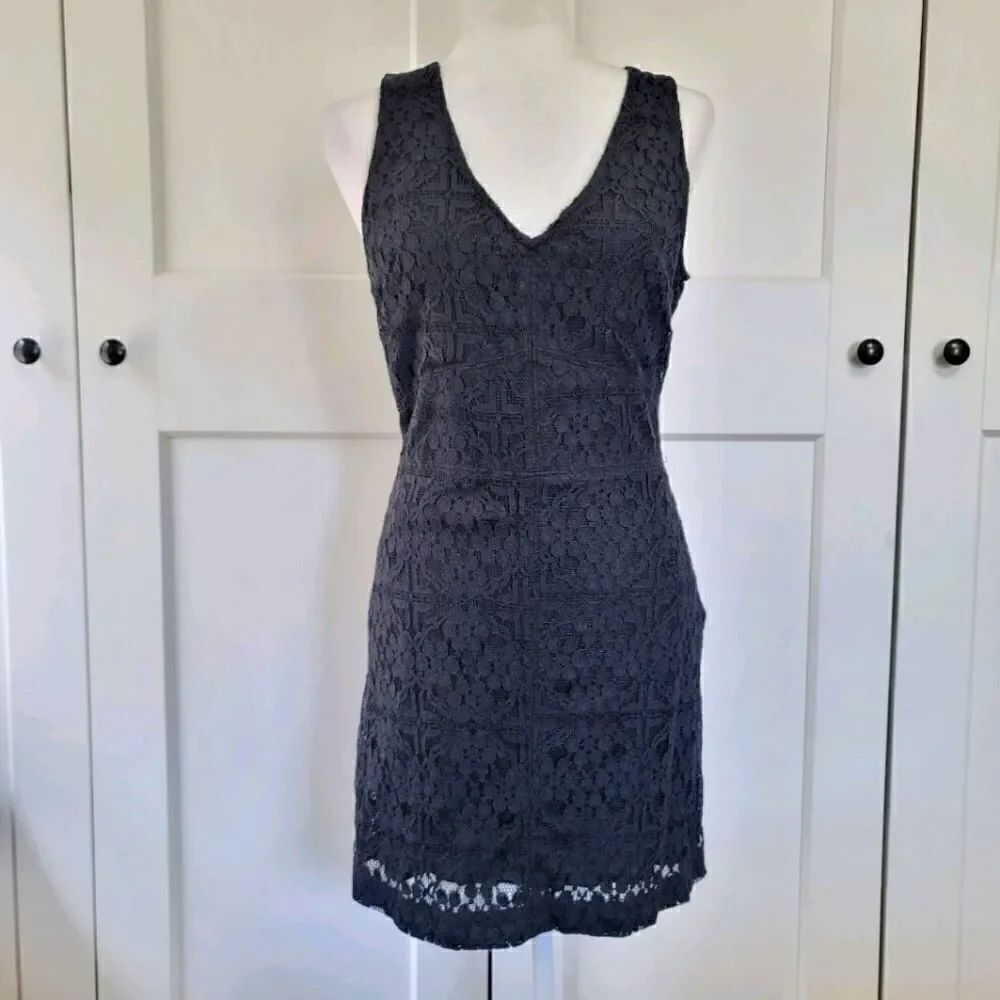 Hollister black sleeveless lace vneck dress